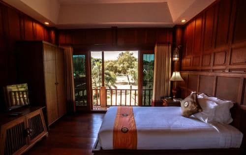 Deluxe Double or Twin Room with Free Round-Trip Airport Transfer