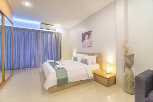 Suite with Mountain View