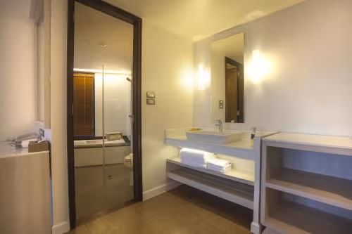 Deluxe Corner Room