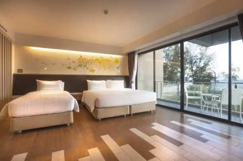 Deluxe Corner Room