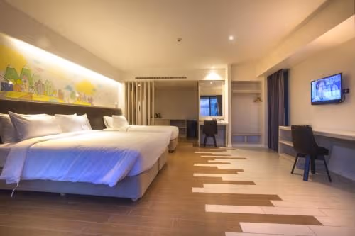 Deluxe Corner Room