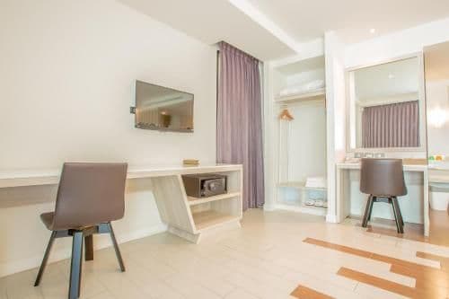 Deluxe Corner Room