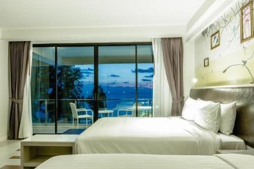 Deluxe Corner Room