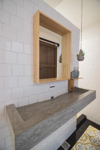 Deluxe King Room with Private Bathroom