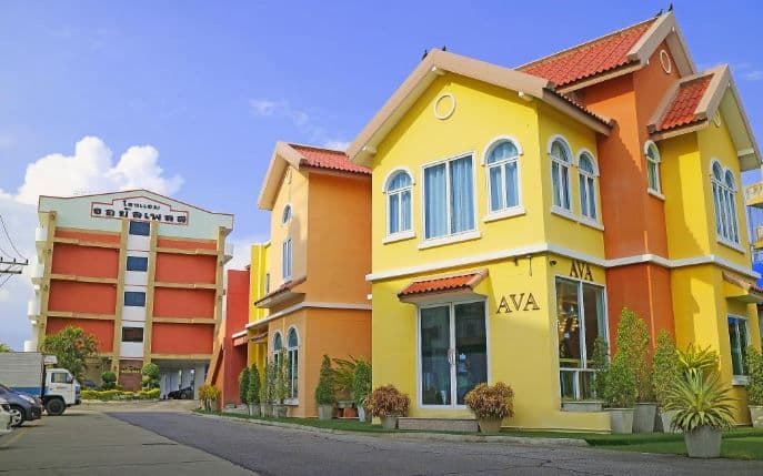โรงแรมเอวีเอ