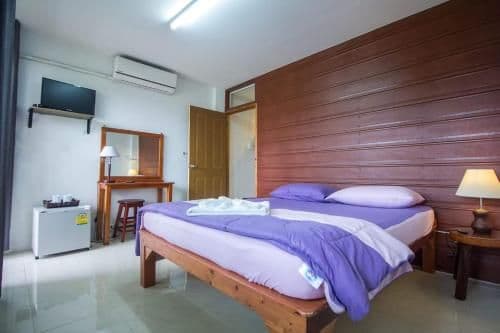 Queen Room with Shared Bathroom