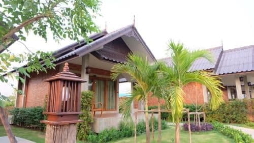 Bungalow with Garden View