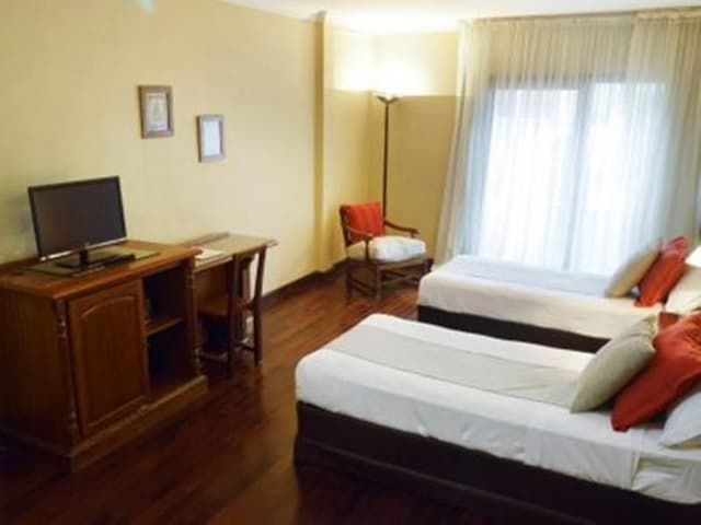 SUITE CAPACITY 4