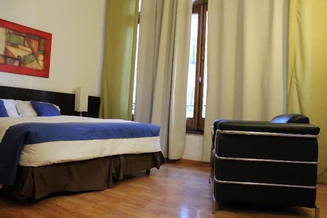 DOUBLE WITH DOUBLE BED