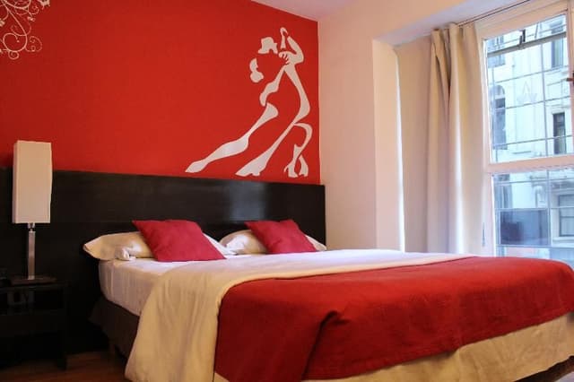 DOUBLE WITH DOUBLE BED