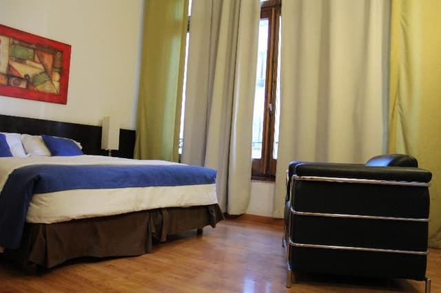 DOUBLE WITH DOUBLE BED