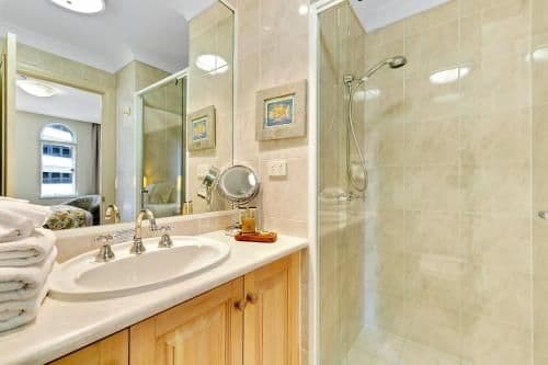 Two-Bedroom Apartment with 2 Queen Beds