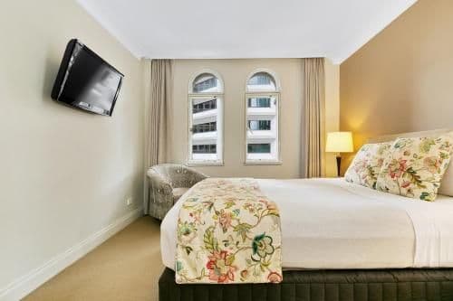 Two-Bedroom Apartment with 2 Queen Beds
