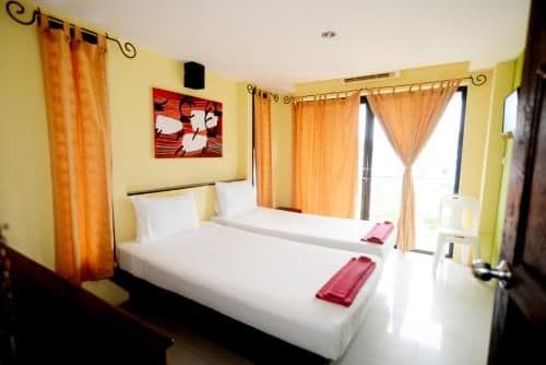 Standard Twin Room with Mountain View