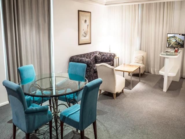 SUITE CAPACITY 1