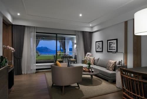Royal Ocean View Suite