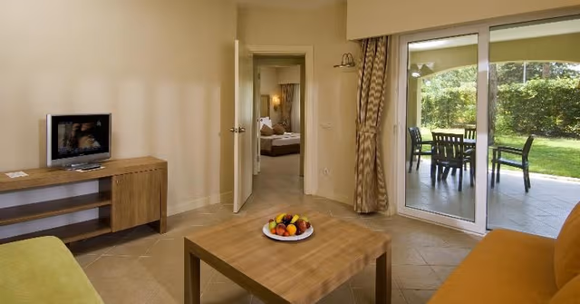 FAMILY ROOM GARDEN VIEW