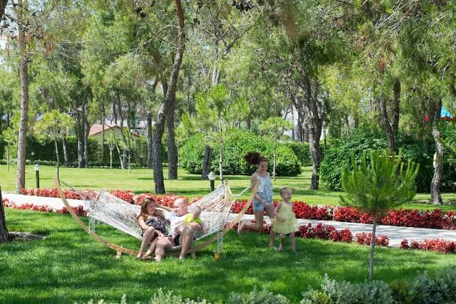 FAMILY ROOM GARDEN VIEW