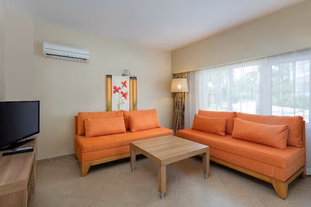 FAMILY ROOM GARDEN VIEW