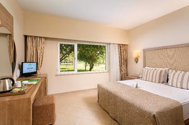 FAMILY ROOM GARDEN VIEW