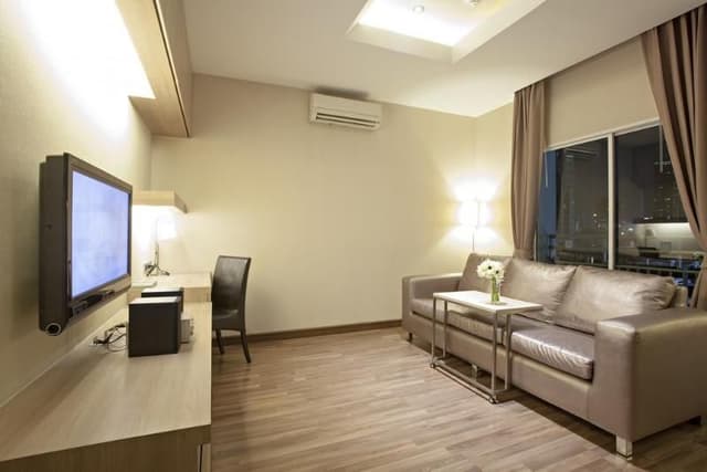 SUITE ONE BEDROOM