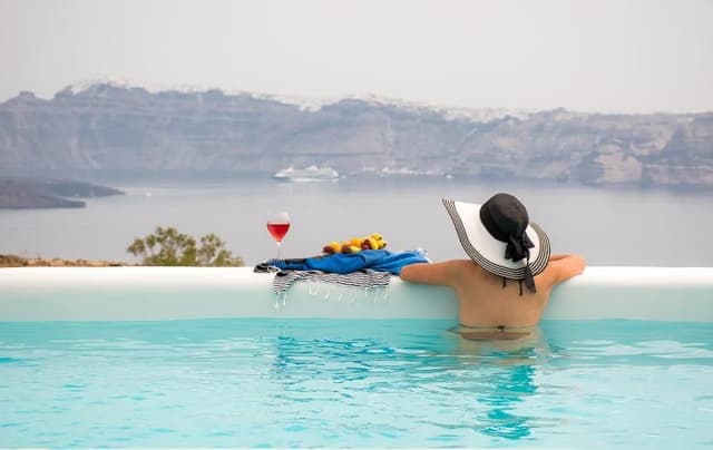 VILLA WITH PRIVATE POOL