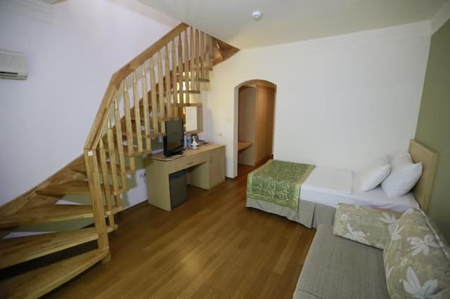 FAMILY ROOM DUPLEX