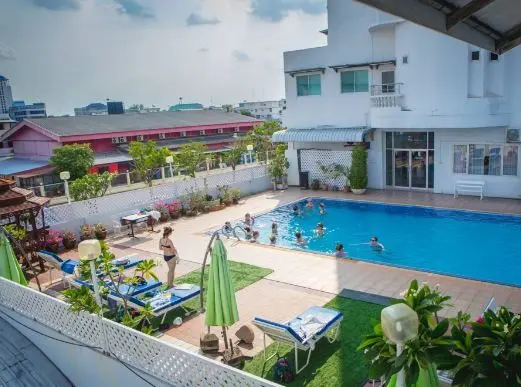 โรงแรมทองธารินทร์