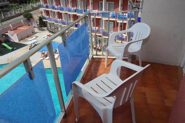TRIPLE POOL VIEW