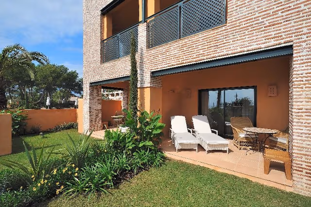 FAMILY ROOM GARDEN VIEW