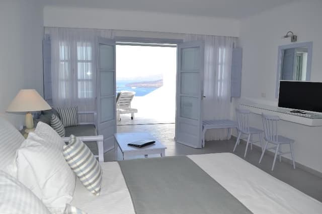 SUITE WITH PRIVATE POOL