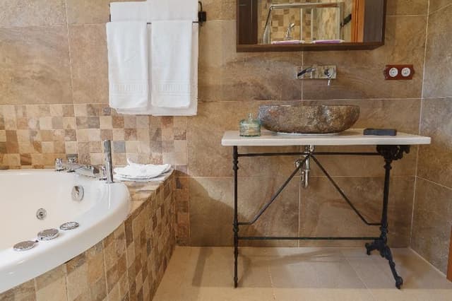 SUITE WITH JACUZZI