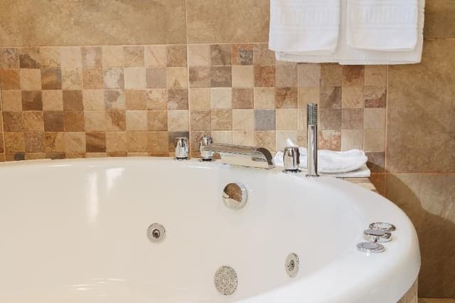SUITE WITH JACUZZI