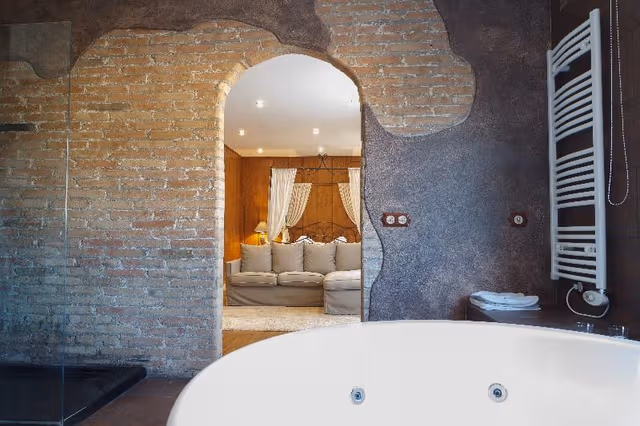 SUITE WITH JACUZZI