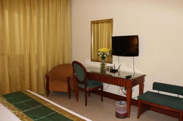 FAMILY ROOM ONE BEDROOM