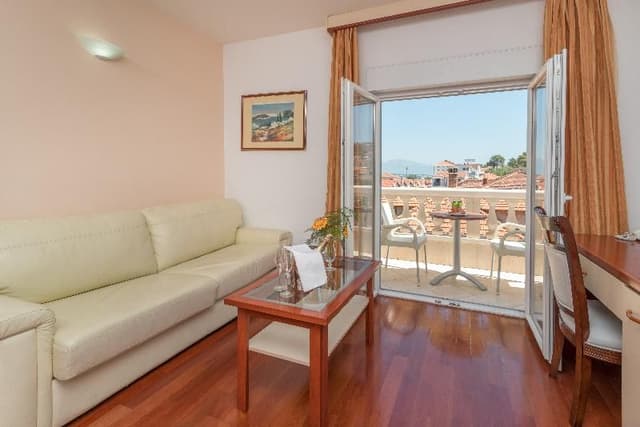 APARTMENT SUPERIOR
