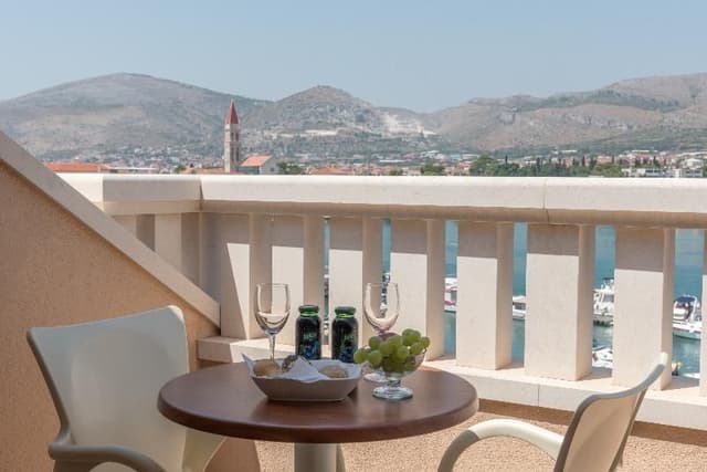 APARTMENT SUPERIOR