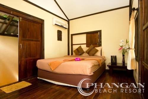 Wooden Bungalow with Beach Access