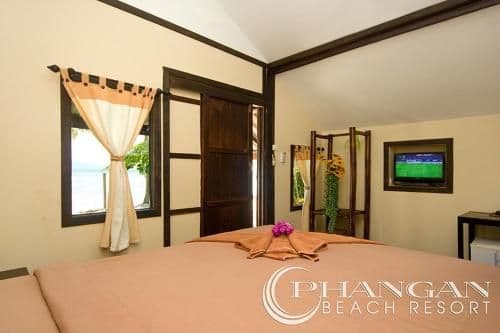 Wooden Bungalow with Beach Access