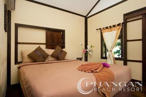 Wooden Bungalow with Beach Access