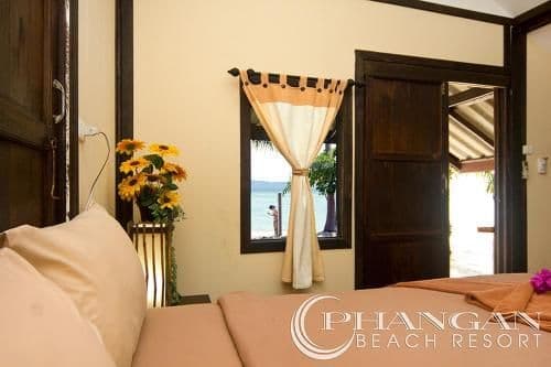 Wooden Bungalow with Beach Access
