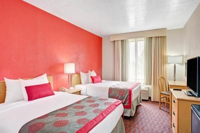 TWIN TWO QUEEN BEDS