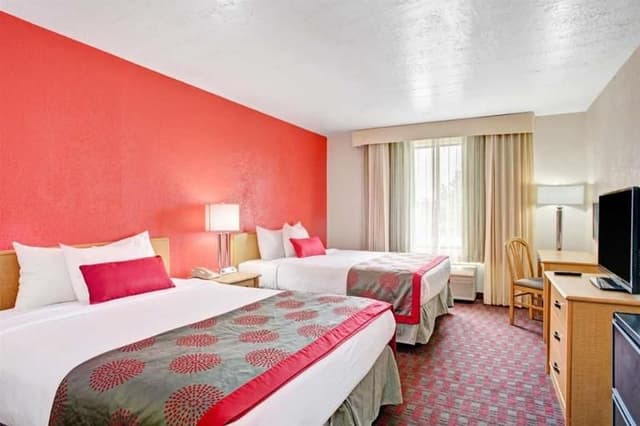 TWIN TWO QUEEN BEDS