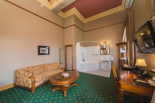 Deluxe King Suite with Spa Bath