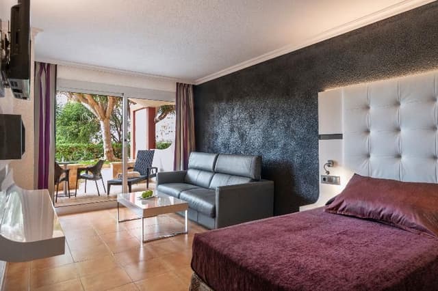 FAMILY ROOM DELUXE