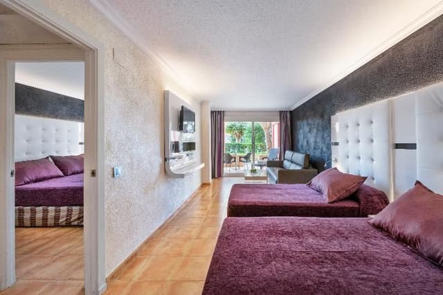 FAMILY ROOM DELUXE