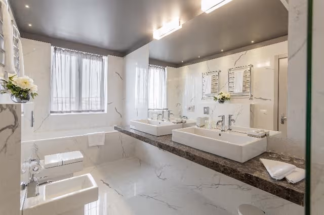 SUITE WITH TERRACE