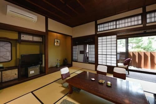 Japanese-Style Room - Smoking