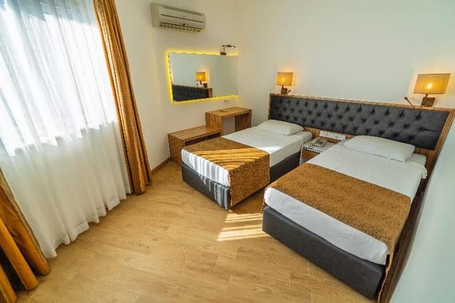 SUITE CONNECTING ROOM