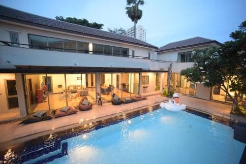 Premiere Nine Bedroom Villa with Private Pool - Beach Front